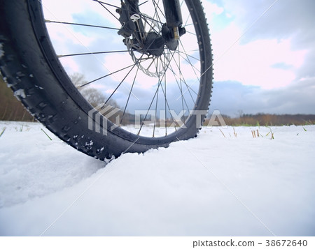 Winter snow riding on mountine bike. Extreme  38672640