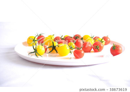 Petit tomatoes Petit tomatoes 38673619