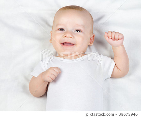 Laughing four-month baby, close up 38675940