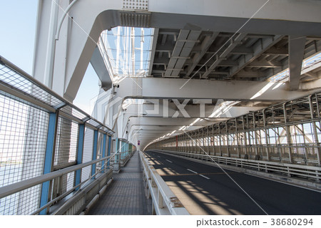 Rainbow Bridge general road and sidewalk 38680294
