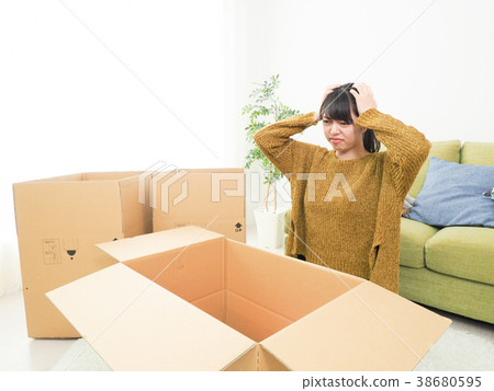 移動準備困擾的婦女 38680595