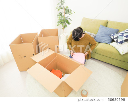 準備搬家的女人 準備搬家的女人 38680596