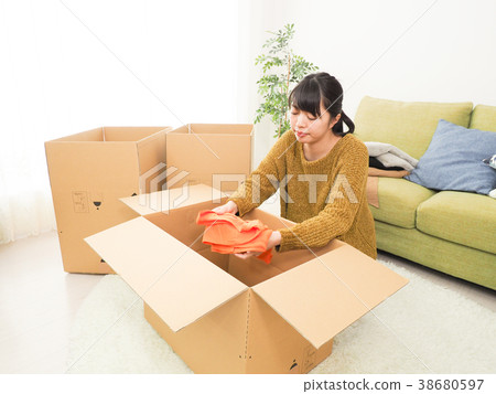 準備搬家的女人 準備搬家的女人 38680597