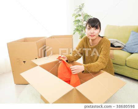 準備搬家的女人 準備搬家的女人 38680598