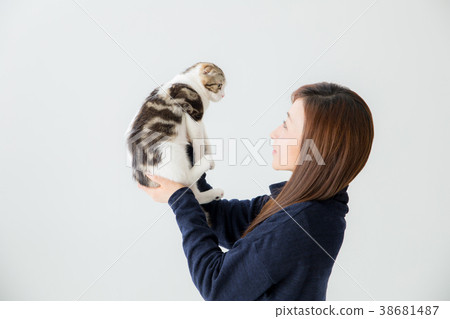 Owner and cat 38681487