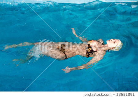 Pretty girl in swimming pool Pretty girl in swimming pool 38681891