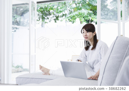 打計算機的小姐 38682262