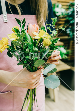 Professional florist making wonderful bouquet 38684847