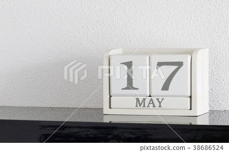 White block calendar present date 17 and month May 38686524