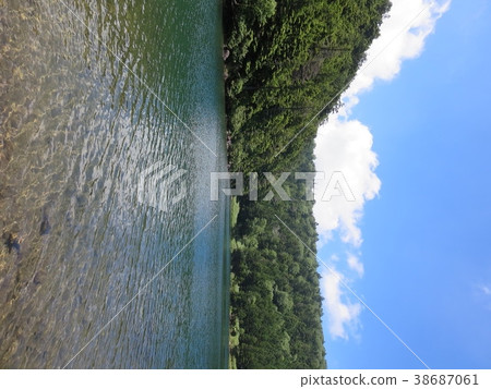 Twins pond female pond vertical Twins pond female pond vertical 38687061