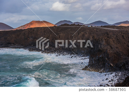 Volcanic coastline in Lanzarote, Canary islands 38687301