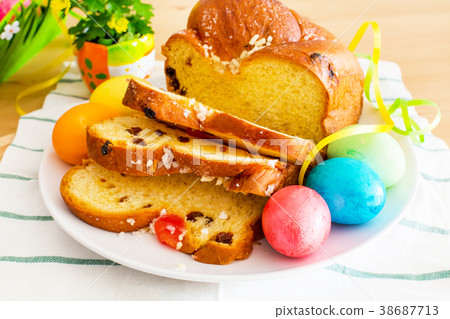 Easter eggs and traditional holiday cake Easter eggs and traditional holiday cake 38687713