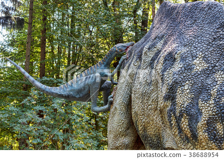 dinosaur Troodon attack parasaurolophus 38688954