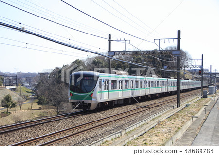 The Chiyoda Line Series 16000 and Keio Line that go through the Odakyu Tama Line The Chiyoda Line Series 16000 and Keio Line that go through the Odakyu Tama Line 38689783
