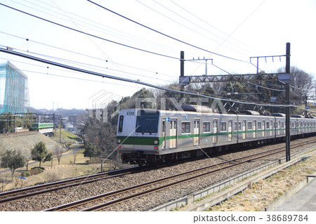 千代田線6000系列和京王相模原線(綠色)直接到達小田急多摩線 千代田線6000系列和京王相模原線(綠色)直接到達小田急多摩線 38689784