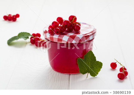 Homemade red currant jelly in a glass jar Homemade red currant jelly in a glass jar 38690139