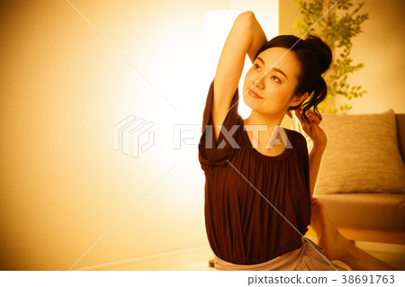 Yoga pilates fitness exercise woman gymnastics 38691763