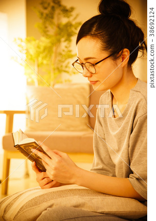 Woman night lifestyle casual Woman night lifestyle casual 38692124