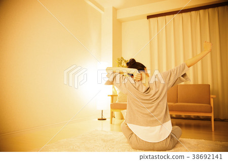 Woman night lifestyle casual 38692141