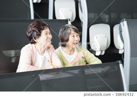 Lifelong learning university senior women culture school 38692432