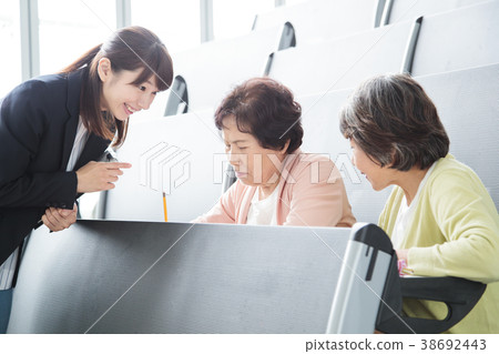 Lifelong learning university senior women culture school 38692443