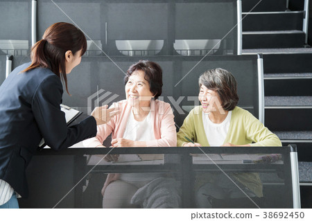 Lifelong learning university senior women culture school 38692450