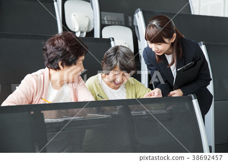 Lifelong learning university senior women culture school 38692457