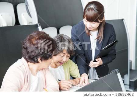 Lifelong learning university senior women culture school 38692468