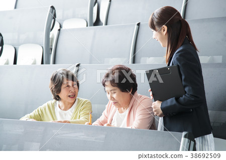 Lifelong learning university senior women culture school 38692509