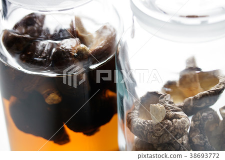 Dried shiitake mushrooms Dried shiitake mushrooms 38693772