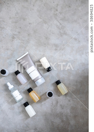 Beauty products minimlist flatlay 38694825