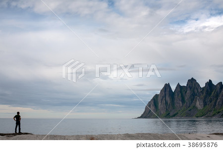 edge of Earth 38695876