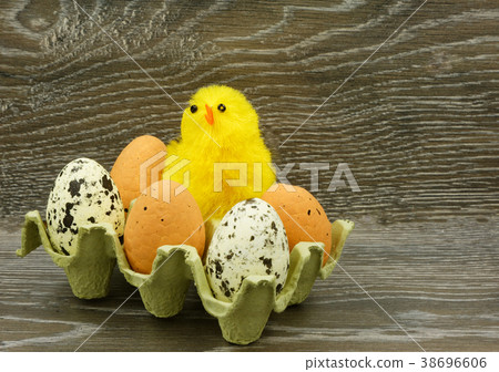 Easter decoration with chicken and eggs 38696606