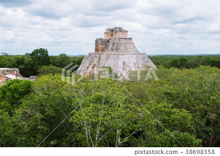 The Magician Pyramid in Uxmal, Yucatan, Mexico The Magician Pyramid in Uxmal, Yucatan, Mexico 38698358