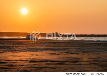 在日落時的海灘 38699287