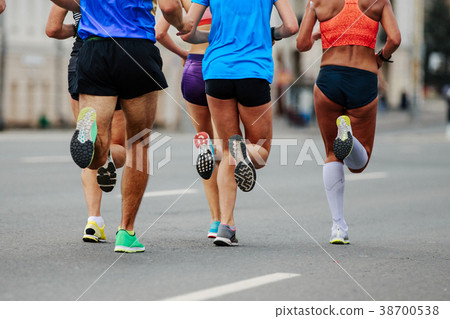leaders group of runners 38700538