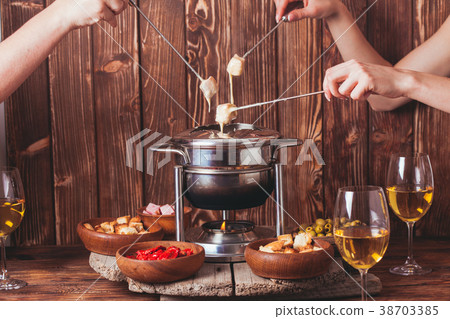 The cheese fondue The cheese fondue 38703385