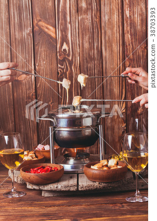 The cheese fondue The cheese fondue 38703393