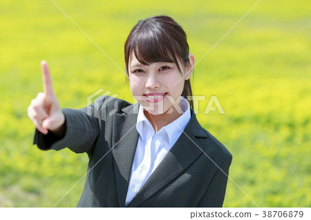 衣服的春天少婦指向花田的 38706879