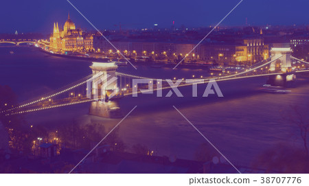 Night view on Patliament and Chain Bridge in hungarian city Budapest Night view on Patliament and Chain Bridge in hungarian city Budapest 38707776