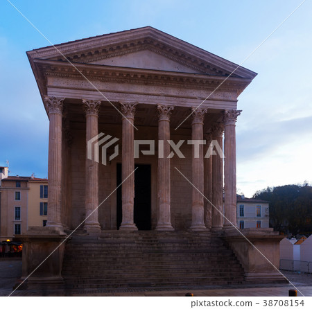 Maison Carree, Nimes 38708154
