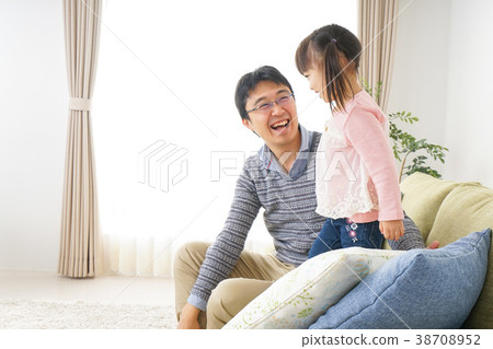 Ikmen dad who raises a child 38708952