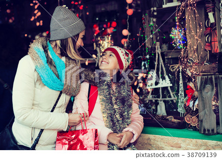 Smiling mother and small daughter in market Smiling mother and small daughter in market 38709139