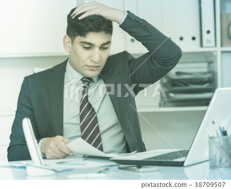 Office manager is having complicated issue in project Office manager is having complicated issue in project 38709507