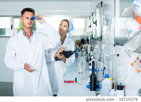 experts making tests in winery laboratory. 38710379