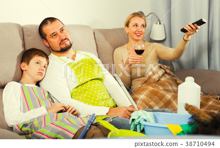 Tired father with son dressed for cleaning 38710494