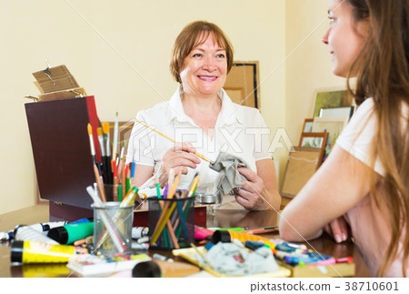 Mature woman drawing a new portrait 38710601