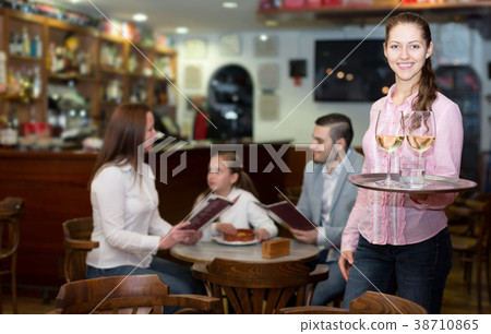 waitress and happy family 38710865