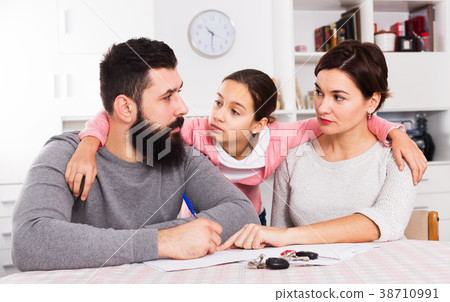 Parents signing papers for divorce Parents signing papers for divorce 38710991