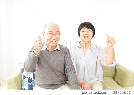 做一個好標誌的資深夫婦 38711697